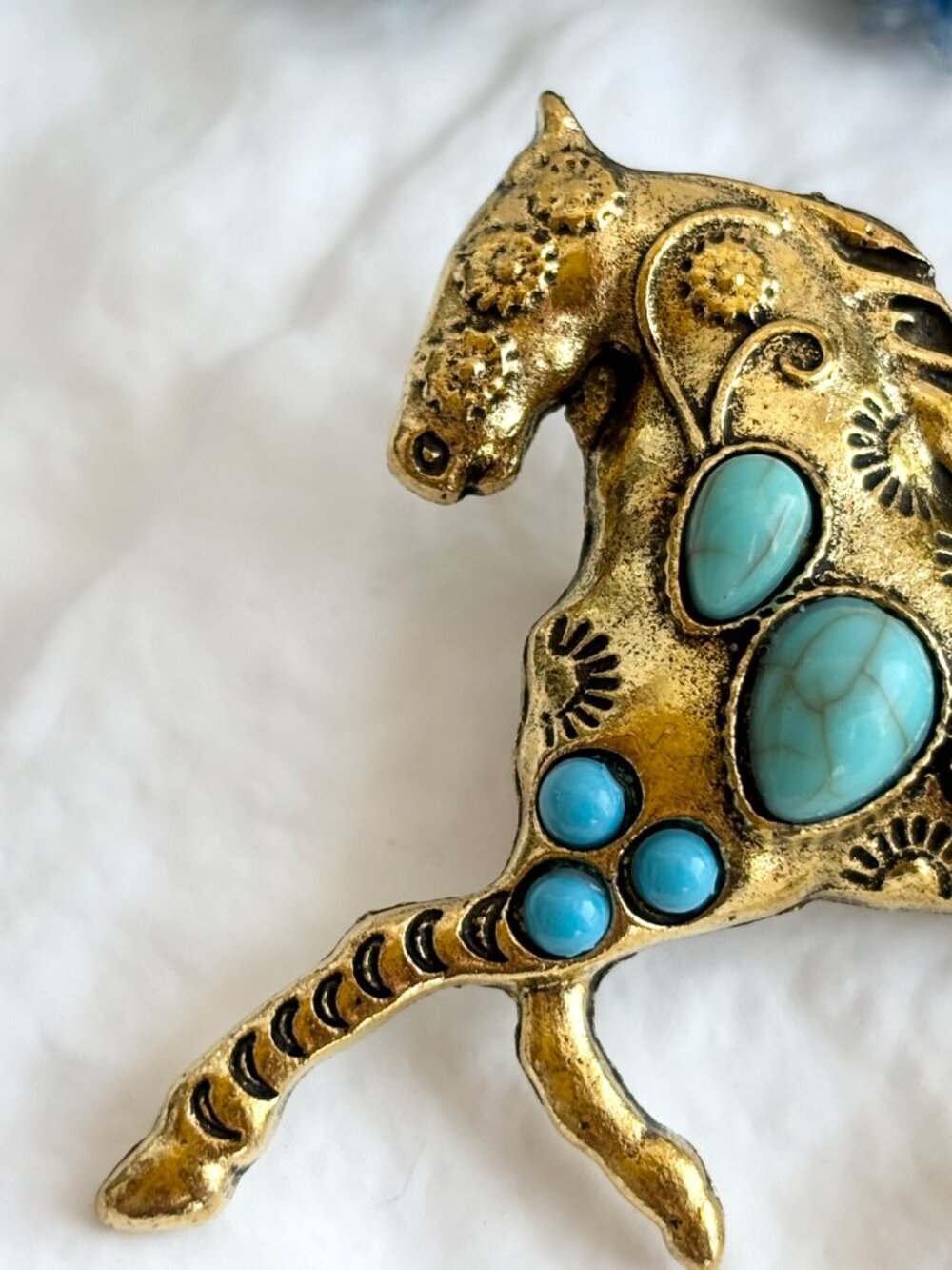 Horse Equestrian Vintage Inspired Faux Turquoise Gold Toned Brooch Pin - Picture 12 of 14